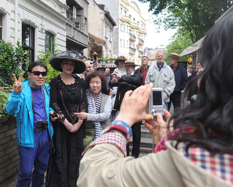 Открытие летнего сезона в белградском квартале Скадарлия. Фото: Novosti.rs Открытие летнего сезона в старинном белградском квартале Скадарлия